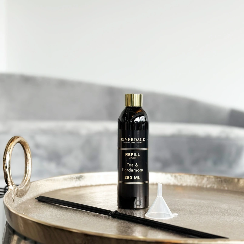 Geurstokjes navulling Tea & Cardamom 250ml zwart