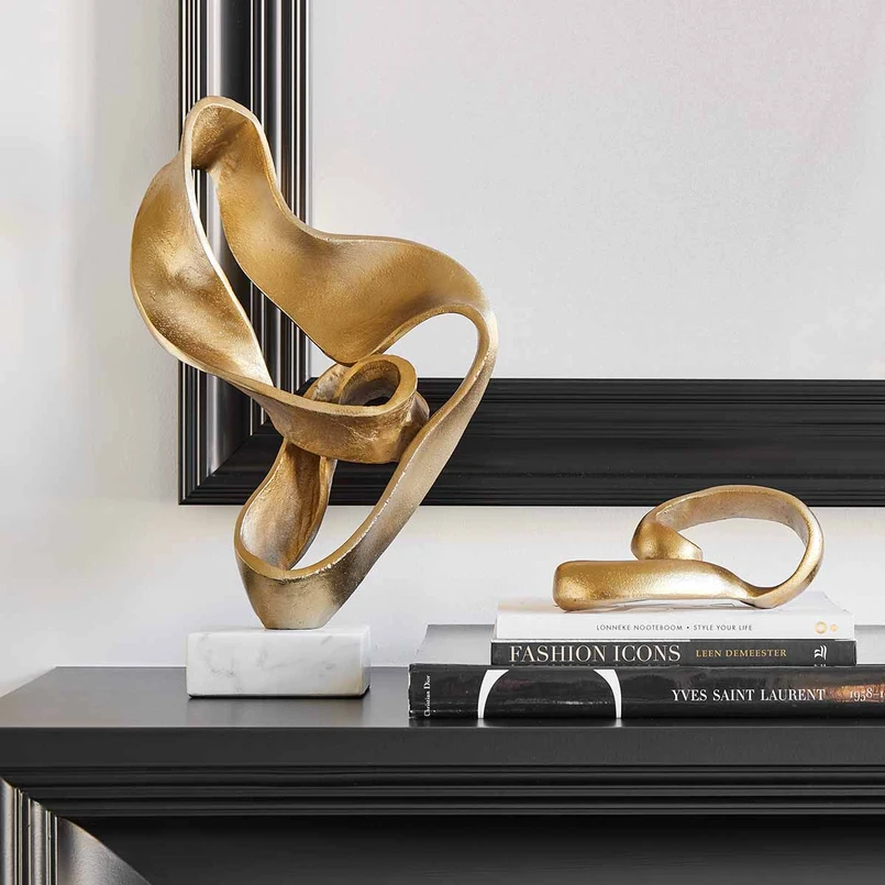 Ornament Mace 20cm gold